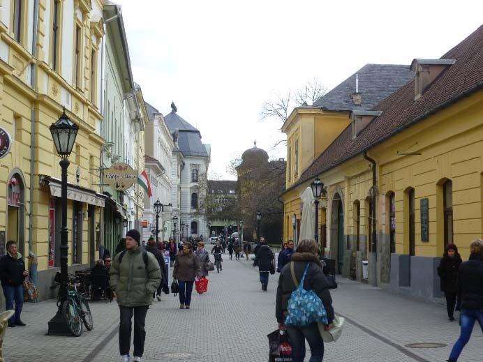 Infrastruktúra A történelmi belvárosban nagy kiterjedésű gyalogos és kerékpáros övezet került kijelölésre Eger történelmi belvárosában nagy kiterjedésű gyalogos és