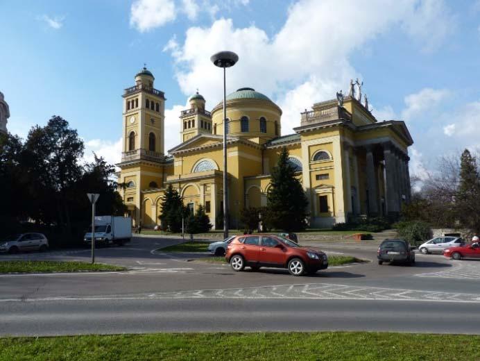 számú főút, keleten a Bástya utca Kertész utca Kistályai út, melyek között a keresztirányú utcák a létra fokaihoz hasonlóan teremtenek kapcsolatot, ezek észak felől haladva a Kossuth Lajos utca, a
