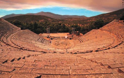 Epidavrosz után utunk a Korinthoszi-csatornához vezet, mely 6343 méter hosszú mesterséges vízi út az Égei-tenger és Jón-tenger között, melyet a Korinthoszi-földszoros átvágásával hoztak