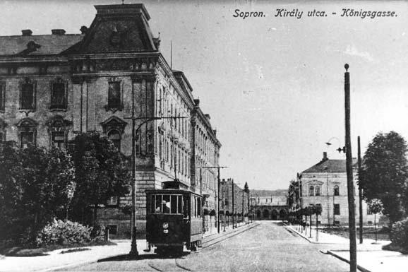 Az országszerte sűrűsödő botrányok, panamák a várost is elérték. Ennek legszembetűnőbb jele, hogy 1901. október 18-án a törvényszék csődöt rendelt el a soproni építő- és földhitelbank ellen.