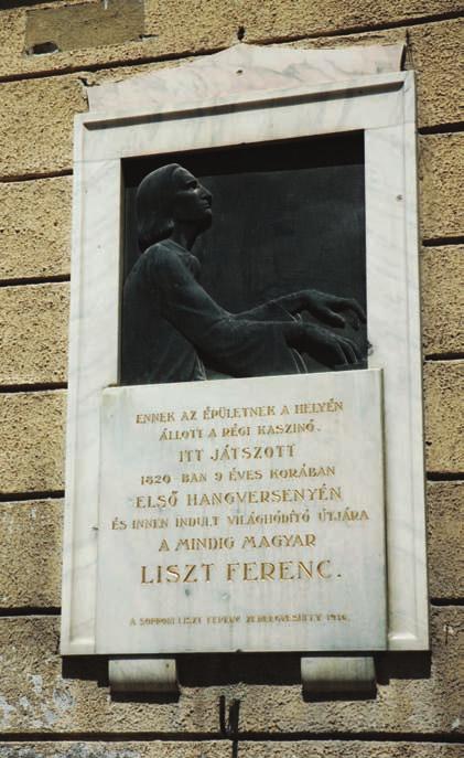 Sopron a kékfrankos városa, vagy Sop ron Liszt városa stb.