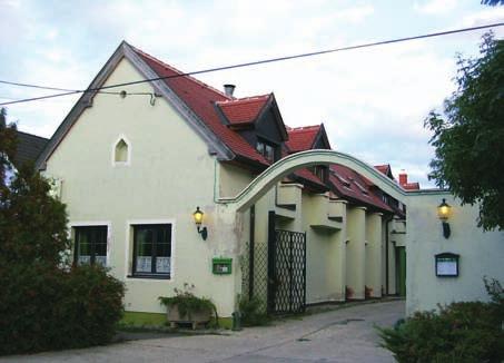 Sopron határában fekszik Kópháza község, mely a mai napig megőrizte horvát jellegét. A soproni horvátok zöme is ebből a faluból származik.