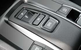 behajtható külső tükrök Fűthető ülések (elöl) Hatfokozatú manuális váltó CVT automatikus váltó Hatfokozatú manuális váltó Kilencfokozatú automatikus váltó Honda CONNECT integrált Garmin navigációs