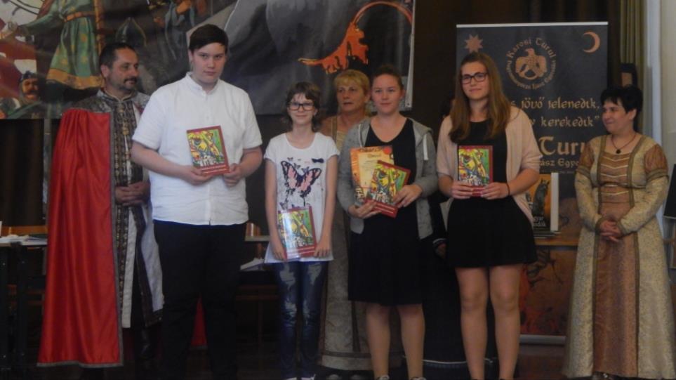 SZENT LÁSZLÓ TANULMÁNYI VERSENY Május 24-én iskolánk négyfős csapata részt vett egy történelmi vetélkedőn, amelynek témája Szent László király élete és a róla szóló legendák voltak.