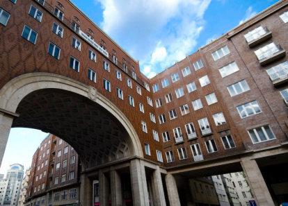 év eleje óta irodaházként működik, melynek kihasználtságát 78%-ra növeltük, bérlőállománya stabil. A harmadik, 3600 m 2 alapterületű önálló épületrész hasznosításáról 2017.