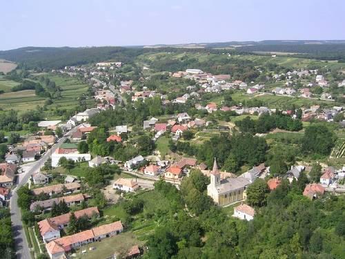 1950-ben a települést Veszprém megyétől Komárom megyéhez csatolták. 1960.