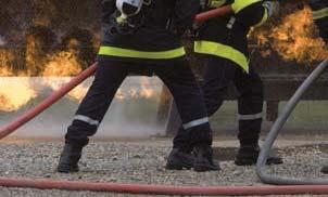 Szabványok Az EN 15090:2012 szabvány meghatározza a tűzoltáshoz és kapcsolódó tevékenységekhez használt tűzoltósági lábbelik teljesítményére vonatkozó minimális követelményeket és kapcsolódó