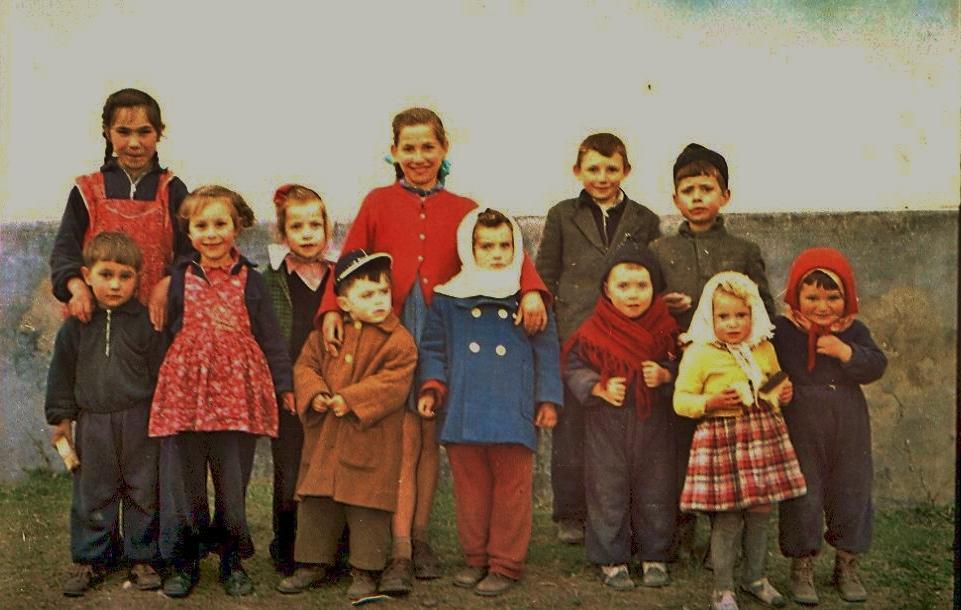 65. Gyerekek a lakodalomban.