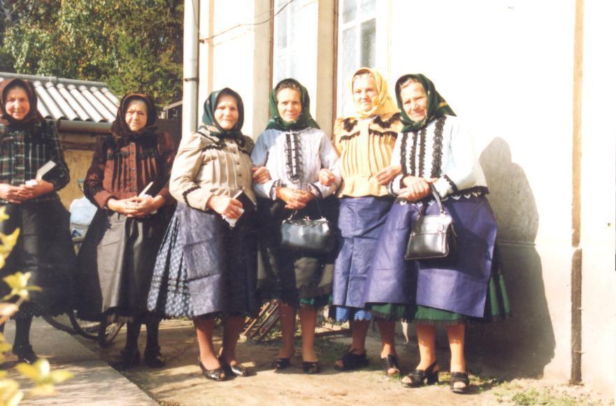 81. Idős asszonyok