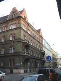20. Izabella utca 63. Aradi utca 35. hrsz.:28664 1894, /Kopf Dávid Kopf Dániel tervei alapján 1892 után épült. Háromemeletes, historikus saroképület. Homlokzata vörös téglával burkolt.