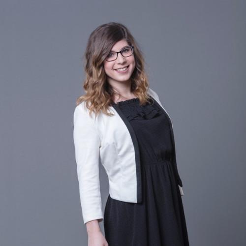 Bodó Training & Consulting Kft. 14:00 15:00 óra Személyiségorientált vezetés módszer, szemlélet és lehetőség a HR munkában Tőzsér Judit, Személyügyi vezető, Kayser Automotive Hungária Kft. Dr.