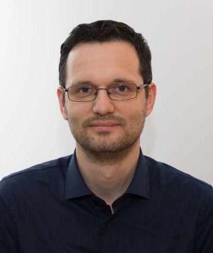 Jelenleg Szentendrén dolgozom, többek között az Evangélikus Zenei Óvodában is segítem az óvodapedagógusok munkáját. Férjemmel 2009 óta tartozunk gyülekezetünkhöz, jómagam 2012 óta presbiter is vagyok.