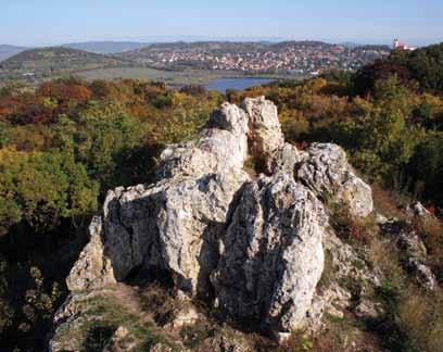 várják.