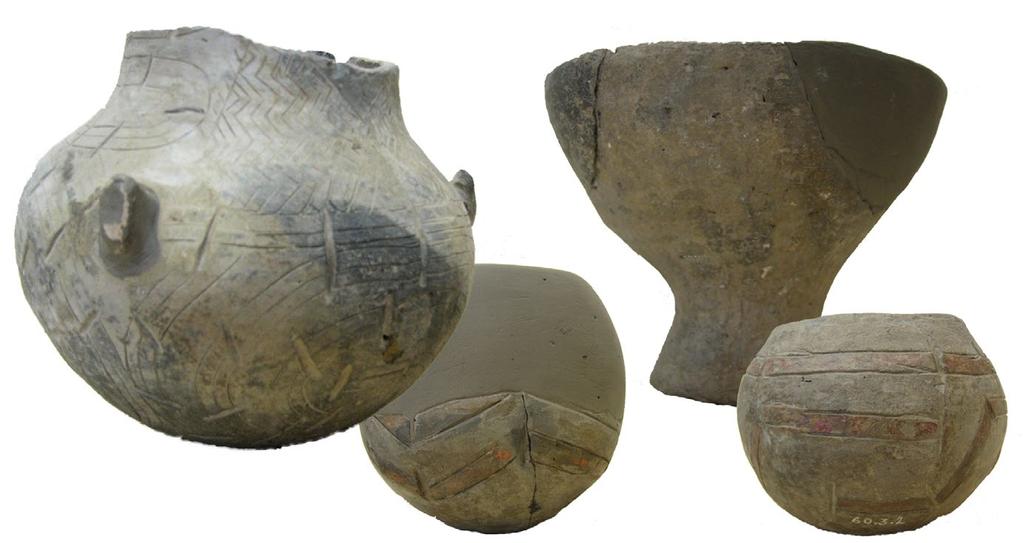 A Laczkó Dezső Múzeum tudományos ismeretterjesztő muzeológiai magazinja 28 43. ábra: Sírban feltárt edények, Veszprém, József Attila utca 44. ábra: Sírok a veszprémi lelőhelyen 45.