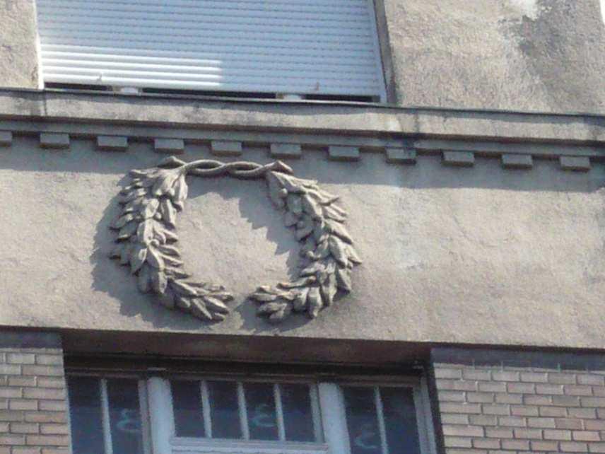 Az építési, bontási tevékenységgel érintett építmény nem tartalmaz azbesztet. A tervezés során a 253/1997. (XII. 20.) sz. kormányrendelet (OTÉK), az azt módosító 36/2002.