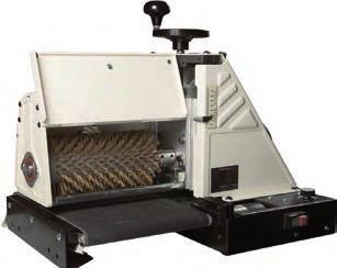 Az 1300 W erős motor, fokozatmentes előtolás és az egység pontos vezetése biztosítják az akár 3 75 mm vastag panel csiszolását. A munkadarab max.