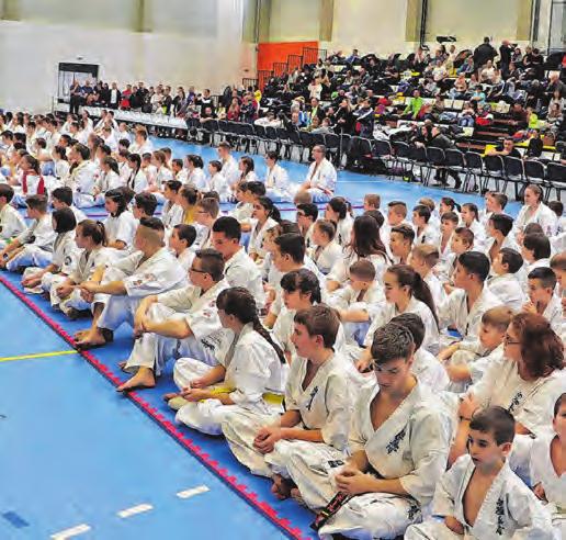 10 Sport 2018. február 22. IV. évfolyam, 4. szám PROGRAMAJÁNLÓ KÉZILABDA február 25. vasárnap 13.00, 15.00 Tatai AC Várpalota férfi ifi és serdülő 17.00 Tatai AC Veszprém KKFT férfi NB I/B március 2.