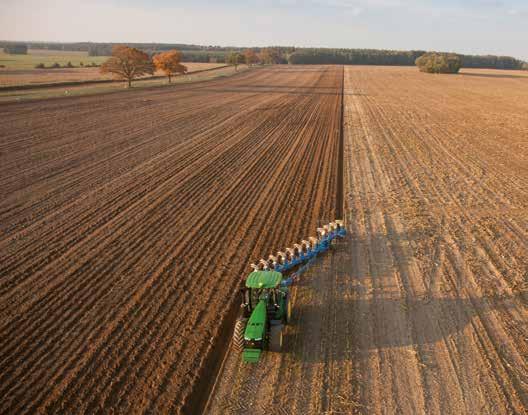 Biztonságosan vontatható a traktor mögött (ugyanúgy, mint egy egytengelyű pótkocsi).