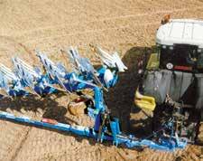 Ez javítja a mozgékonyságot a keskeny fordulókban és ikerkerekes traktoroknál megkönnyíti a szántást.