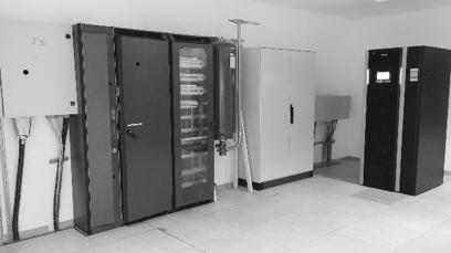 3. Szünetmentes rendszer A szünetmentes tápellátást egy 120 kw teljesítményű EATON és egy 60 kw teljesítményű Riello UPS biztosítja.