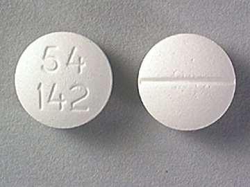 Ópium: mákgubó tejszerű nedvéből nyerik. Morfium: az egészségügyben használják erős fájdalomcsillapítóként. Heroin: fehér, barna kristályos por.