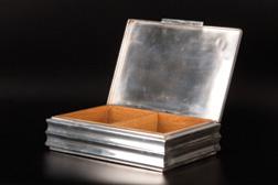 between 1937-1966, 800 parts per thousand silver, UJ maker s mark, on the top graven floral and geometrical decoration m/h: 1,2 cm; sz/w: 10,5; h/l: 8 cm 114 gr Kikiáltási ár: 25 000 Ft Starting