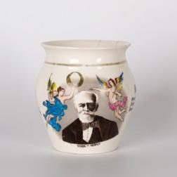 század vége, festett porcelán, halászó puttók és kentaur ábrázolással, pótolt, javított Capodimonte, end of the 19th century, painted porcelain, with fishing angels