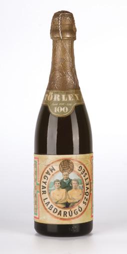 m/h: 32 cm Kikiáltási ár: 20 000 Ft Starting price: 60 2. Fedeles díszserleg / Cup with cover magyar, 1937-1967 közötti fémjelzéssel, 800 ezrelékes ezüst, FEO jelzéssel, felirat: Az 1964.