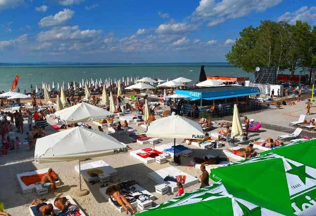 Vízi élmények Water experiences Nem hiába a 150 évre visszatekintő fürdővárosi múlt, hiszen Siófok vízi élmény kínálata talán a legsokszínűbb a Balaton partján.