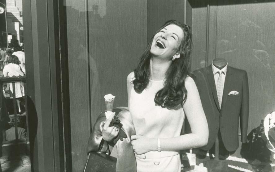 Garry Winogrand: Women Are Beautiful Robert Capa Kortárs Fotográfiai Központ L Bp. VI., Nagymező u. 8. O H V: 11 19h Szept. 30-ig.