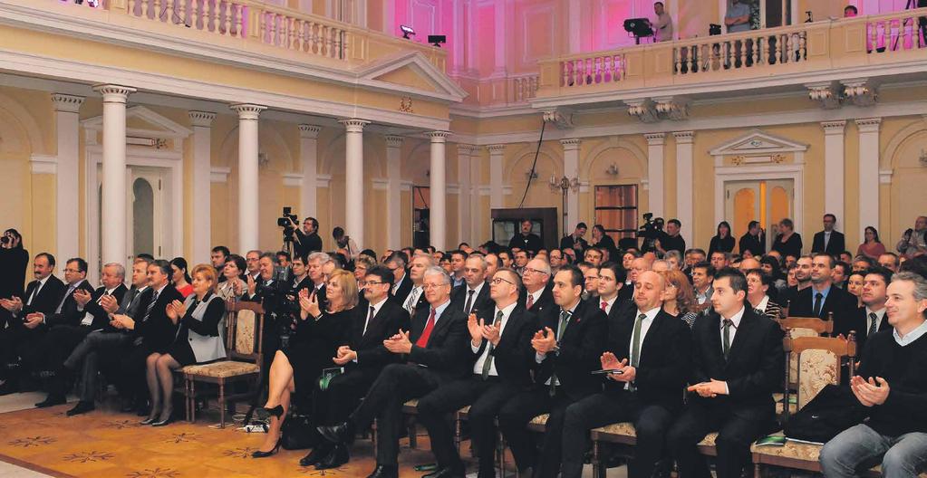 parlamentbe való visszajutás. Nagy a kihívás, óriási az elvárás. Nem csoda, hiszen hat éve már, hogy magyar közösségünknek nincs képviselete a szlovák parlamentben. (Folytatás a 2.
