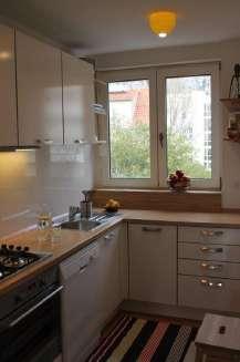 4 továbbá külön konyhája, fürdőszobája van.