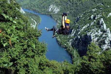6 A partner utazási iroda minden turnusban szervez fakultatív programokat, így városnézés, hajós kirándulások Hvar-, Brač-szigetre, Bolba, csónakázás a Cetina folyón, rafting-vadvizi evezés,