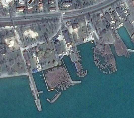 A 1629/1 hrsz terület művelési ága strandfürdő, a teleknek közterületi kapcsolata nincs. 2.3.2. A vízpart-rehabilitációs terv előírásai A tervezési terület teljes egésze különleges területként került kijelölésre a VpRT-ben.