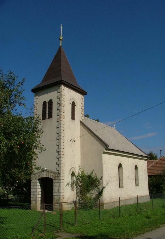 ÖRÖKSÉGÜNK Rózsafüzér királynéja templom Örökségünk 7 3 Litka római katolikus temploma a Fő utcára nyílik.