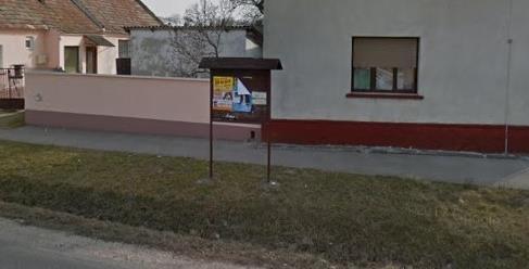 Pozitív, hogy a falu főutcája mentén, a Petőfi Sándor utcán található hirdető tábla, ahol rendszerezetten,