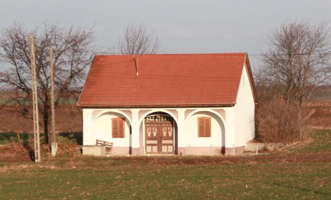 Somberek, szőlők 936 H1 présház A dűlőúttal párhuzamosan álló, falazott Karbantartott épület.