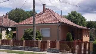 82 KERÍTÉSEK, BURKOLATOK, KERTEK, ZÖLDFELÜLETEK