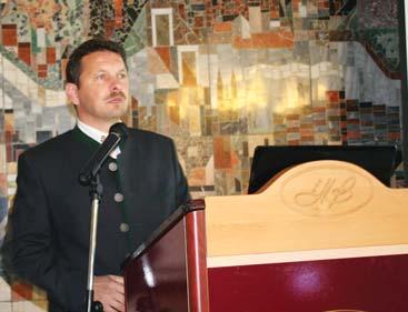 meghívóban. Dr.