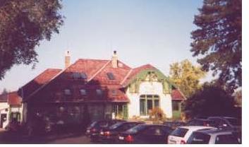körül 103