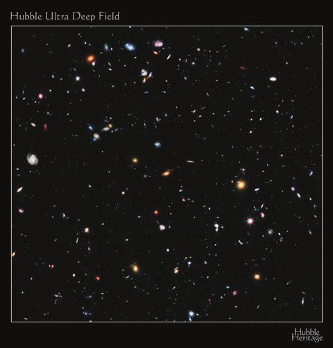 később) függ össze; A Deep Field (Mély Ég), majd az Ultra Deep Field és az Extreme Deep Field kamerák segítségével az égbolt üresnek vélt kisméretű szegmenseiről hosszú expozíciós idejű felvételek