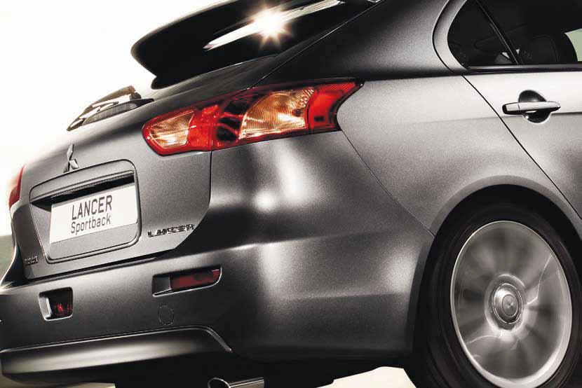 Mitsubishi Motors Europe BV www.mitsubishi-motors-europe.com Bizonyos felszerelések piactól függően változhatnak.
