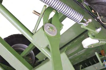 Pos: 37.23.6 /BA/Erstinbetriebnahme/Rundballenpresse/Ballenauswerfer/Einbau_Gestänge @ 223\mod_3920783649_92.docx @ 808067 @ @ Pos: 37.23.7 /BA/Erstinbetriebnahme/Rundballenpresse/Ballenauswerfer/6_Gestänge montieren_bild @ 9\mod_38922644959_92.