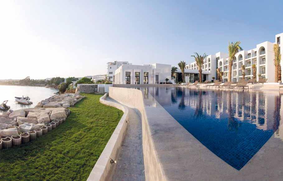 La Badira Hammamet, Tunisia Badira, vagyis olyan fényes, mint a telihold. A La Badira hotelbe érkezve pedig valóban úgy érezzük magunkat, mintha a telihold ragyogna ránk.