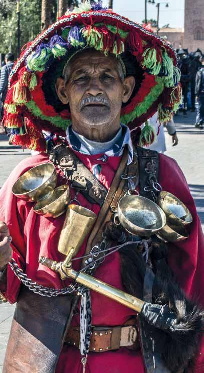 Country Profile Lifestyle & Adventure Amikor a tapasztalt utazó megérkezik Marrakesh vörös városának nyüzsgő piacára, kígyóbűvölők, majomtáncoltatók, édesség- és fűszerhalmok között fog sétálgatni.