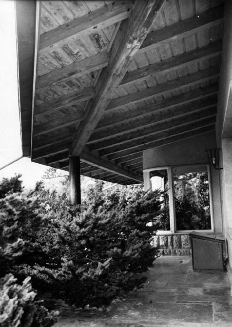A kőszegi Küttel-villa építéstörténete 3. Fritz August Breuhaus: Küttel-villa, 1933 1934 délnyugati homlokzat (Fotó: Galacanu Efstatia, 2000) 2.