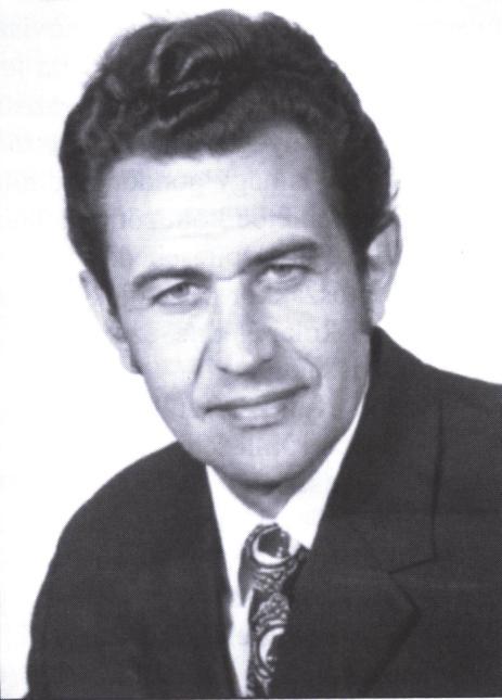 Sydó Tibor 1933-ban született Vásáruton, az egykori Komárom vármegye északi részében. Két testvérével értelmiségi családban nőtt fel. 1934- ban jött át Magyarországra a Sydócsalád.