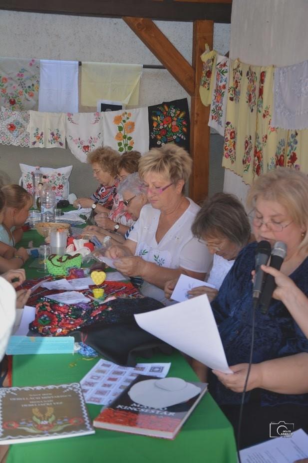 A hangulat a tetőfokára hágott a Rezeda Népdalkör