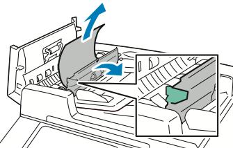 Ha az eredeti dokumentum nem az automatikus dokuadagoló bemeneti helyén akadt el, húzza ki egyenesen a feltüntetett irányban. 3.