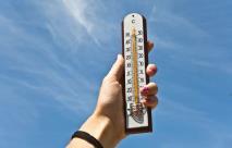 Globális felmelegedés hatásai El Nino: A meleg víztömeg Dél- Amerika keleti partjainál halmozódik fel, itt okoz nagy esőzéseket.